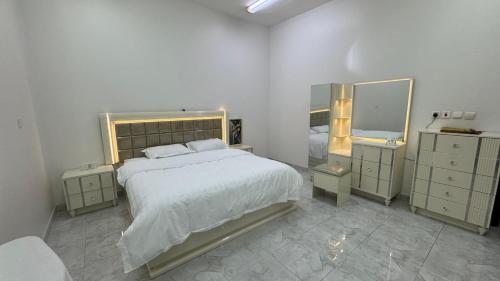 Ένα ή περισσότερα κρεβάτια σε δωμάτιο στο Al Jouri