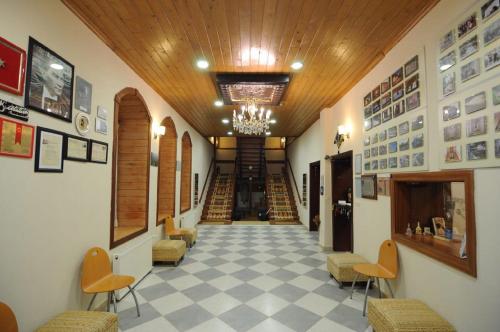 El salón o zona de bar de Camlihemsin Tasmektep Hotel