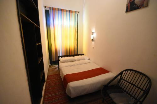 Hotel Dar El Qdimaにあるベッド