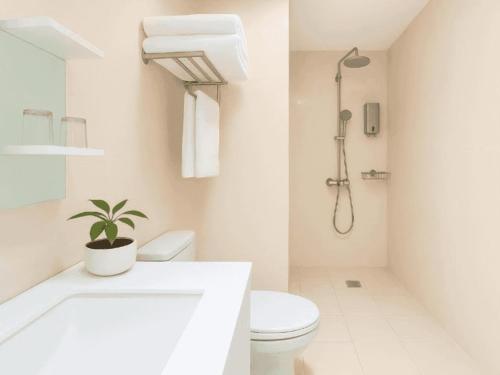 Un baño de La Serena Retreat