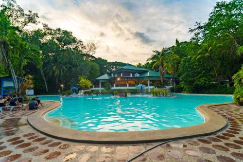 Bazén v ubytování Lisland Rainforest Resort nebo v jeho okolí