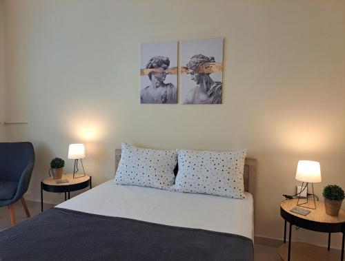 Ένα ή περισσότερα κρεβάτια σε δωμάτιο στο Cozy City Center Apartment