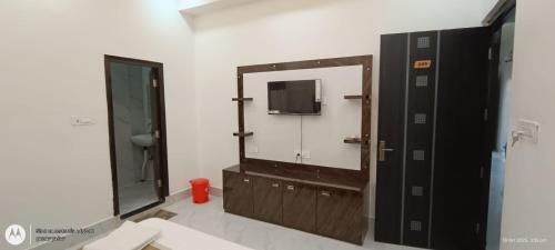 a bathroom with a large mirror and a tv at Girbar Dhaam Near By Prem mandir in Vrindāvan