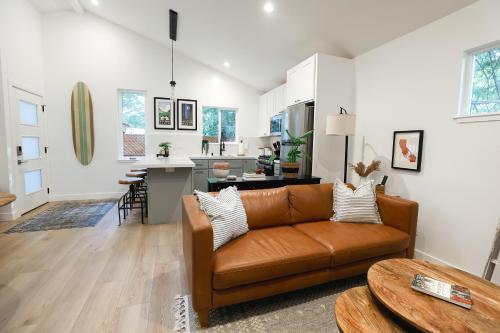 Posezení v ubytování Tranquil Mountain Retreat in Santa Cruz