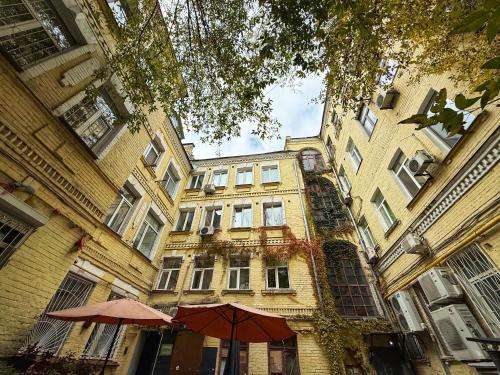 Το κτήριο όπου στεγάζεται  το διαμέρισμα