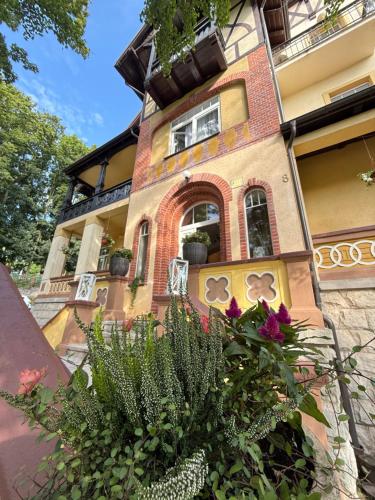 a house with flowers in front of it at Villa Carmen in Kudowa-Zdrój