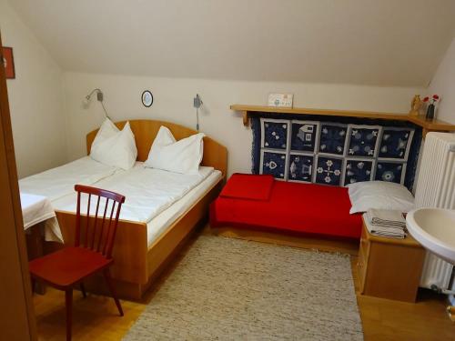 Ένα ή περισσότερα κρεβάτια σε δωμάτιο στο Haus Lois