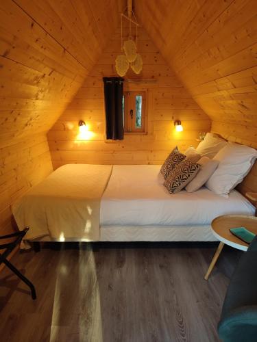 En eller flere senge i et værelse på Cabane Aligoté