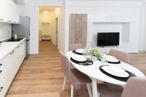 Kuchyň nebo kuchyňský kout v ubytování Milan Luxury Apartaments XVI#Cartier Tudor#Targu Mures