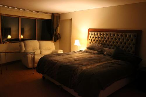 Ένα ή περισσότερα κρεβάτια σε δωμάτιο στο Duplex PENTHOUSE MIRAFLORES Larcomar Oceanview!!