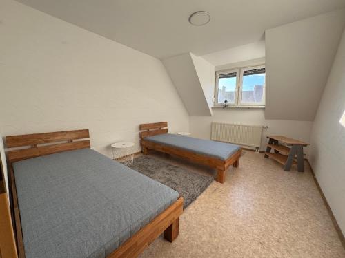 Ένα ή περισσότερα κρεβάτια σε δωμάτιο στο FeWo Aischgrund