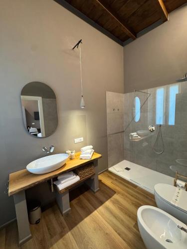 a bathroom with two sinks and a shower at Cà del Borgo in Vizzola Ticino