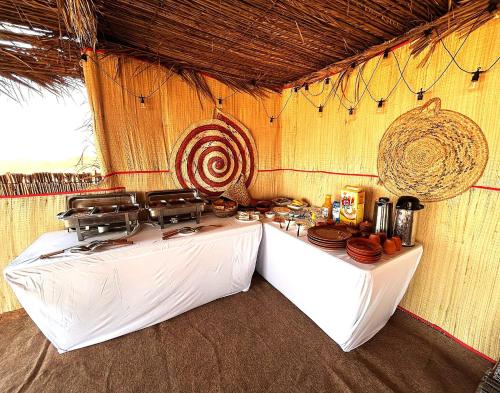 Kuchyň nebo kuchyňský kout v ubytování Desert Moments Camp