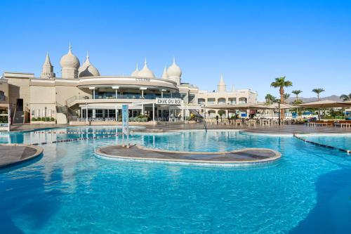 a large swimming pool in front of a building at Pickalbatros Aqua Blu Sharm El Sheikh in Sharm El Sheikh