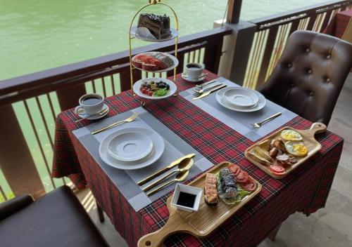 Еда / где поесть недалеко от курортного отеля