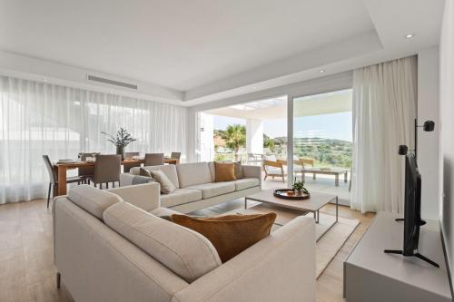 Spacious 2 bed & Solarium ALCAZABA LAGOON AL2017