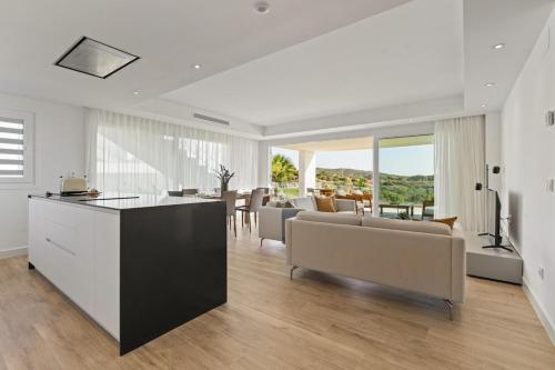 Spacious 2 bed & Solarium ALCAZABA LAGOON AL2017