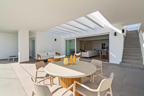Spacious 2 bed & Solarium ALCAZABA LAGOON AL2017