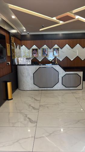 メディナにあるفندق المغاربي 1のロビー(建物内にフロントカウンターあり)