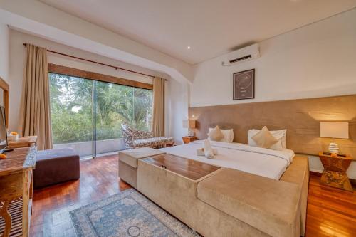 Khu vực ghế ngồi tại OPENING PROMO Luxury 5 plus 1 Bdr Villa 100m To Beach