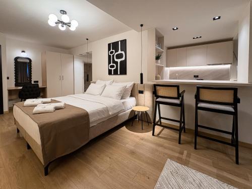 Ένα ή περισσότερα κρεβάτια σε δωμάτιο στο Soho Suites Skopje City Centre - Luxury Apartments