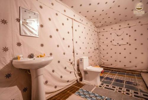 Ένα μπάνιο στο Rangilo Desert camp