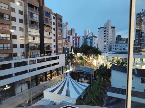 a view of a city street with buildings at Mariechen 603, Perfeito, Central in Torres