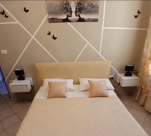 a bedroom with a bed with birds on the wall at Marruvium 1937's in Avezzano
