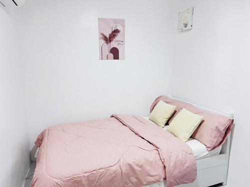 Ένα ή περισσότερα κρεβάτια σε δωμάτιο στο JMary's Stayhouse