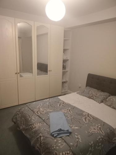 Postel nebo postele na pokoji v ubytování Dublin Sea Room