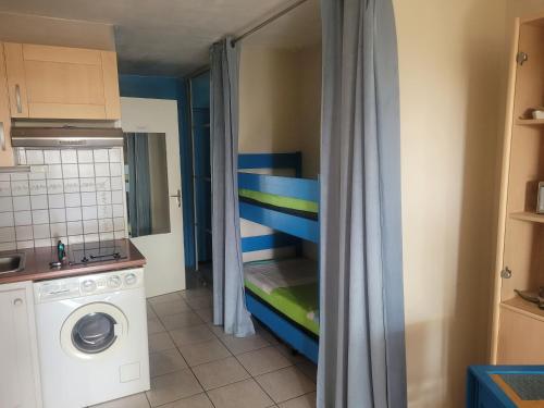 Postel nebo postele na pokoji v ubytování studio front de mer LE BARCARES