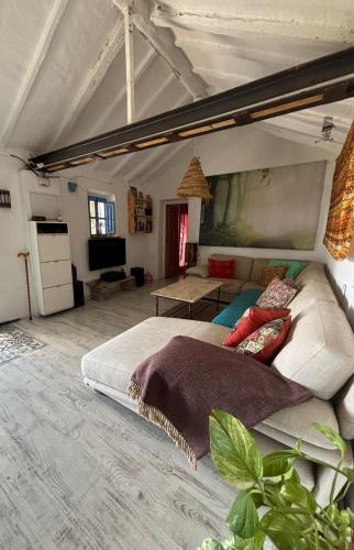 a bedroom with a large bed in a room at Casa Cerca del cielo in El Chorro