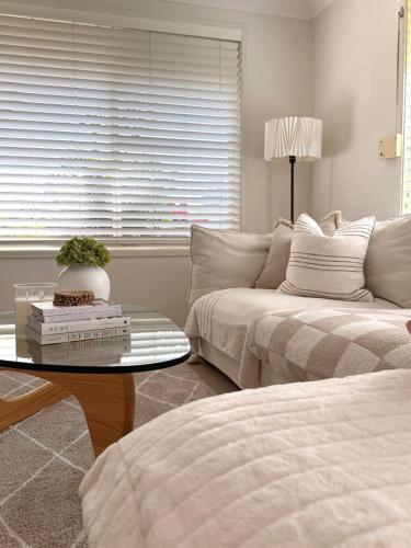 a living room with a couch and a coffee table at Cozy Stay in Forster in Forster
