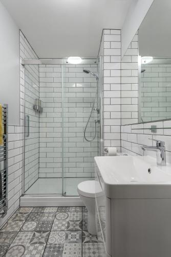 a bathroom with a shower and a sink and a toilet at Rose Apartment in Edinburgh