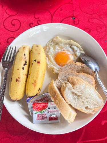 Еда / где поесть недалеко от отеля