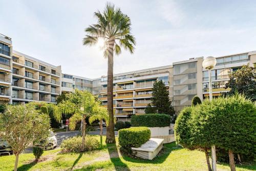 Luxury Apartment with Sea View and Private Beach Access