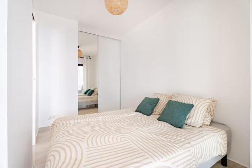 Luxury Apartment with Sea View and Private Beach Access