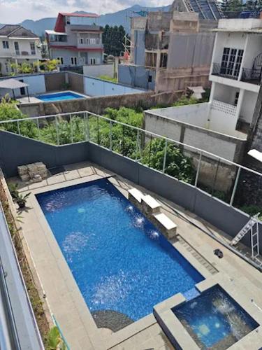 an overhead view of a swimming pool on top of a building at Villa The Romance in Tagalbato