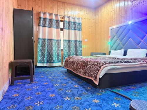 Himalyan Resorts房間的床