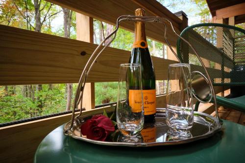 Emerald Forest! Romance, Luxury and nature mins to PF and GB photo 25