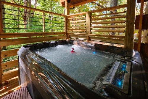 Emerald Forest! Romance, Luxury and nature mins to PF and GB photo 33