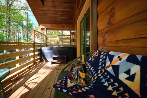 Emerald Forest! Romance, Luxury and nature mins to PF and GB photo 34