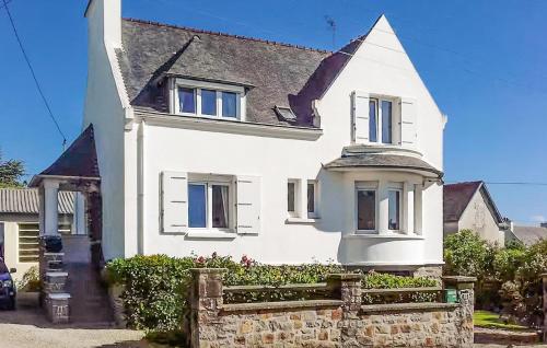 a white house with a fence in front of it at 5 Bedroom Lovely Home In Saint-Martin-Des-Champ in Saint-Martin-des-Champs