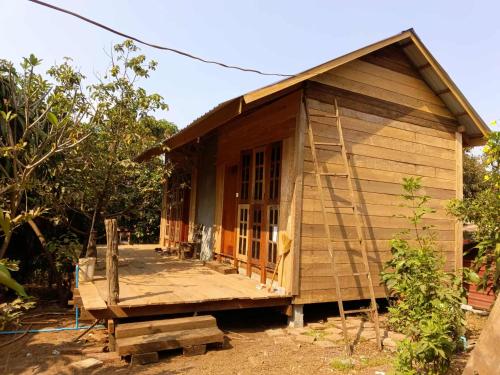 Το κτήριο όπου στεγάζεται  το δωμάτιο σε οικογενειακή κατοικία