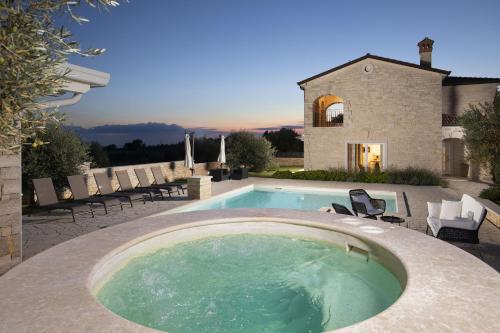 Villa Piccolo Paradiso with Heated Pool, Jacuzzi & Sauna