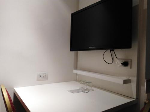 a flat screen tv hanging on a wall at Hotel A&B Internacional in Buenos Aires