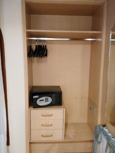 a cupboard with a microwave and a stove in it at Hotel A&B Internacional in Buenos Aires