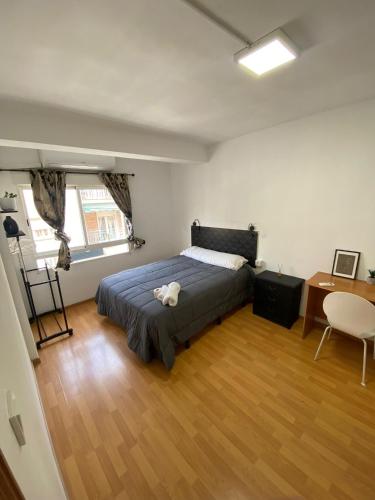 Postel nebo postele na pokoji v ubytování PUSHE Bedroom Granada Estacion Business & Culture 5