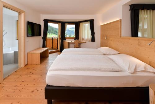 Ένα ή περισσότερα κρεβάτια σε δωμάτιο στο Hotel Silvana