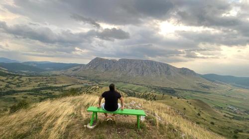 ルメテアにあるRemote Tiny House Retreatのギャラリーの写真